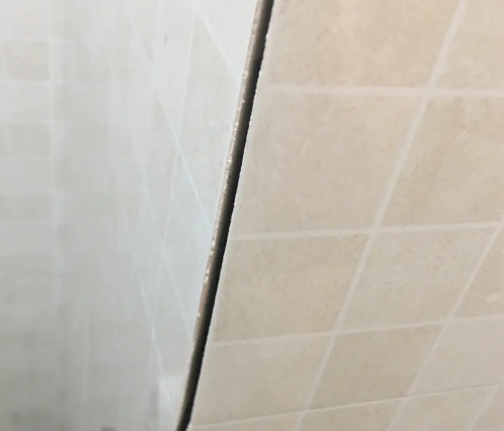 哈尔滨市瓷砖空鼓维修公司分享阳台瓷砖脱落的修复过程可以分为以下几个步骤