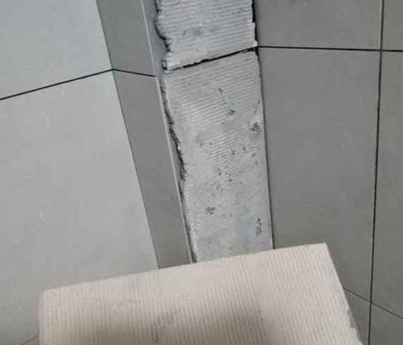 哈尔滨市瓷砖空鼓维修公司分享下厨房瓷砖脱落的补救措施。
